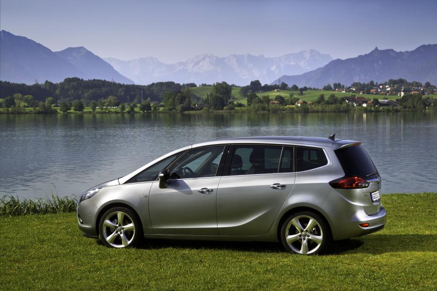  Opel Zafira Tourer 1.6 CDTi Ecotec 2013 года  (фото 20 из 46)